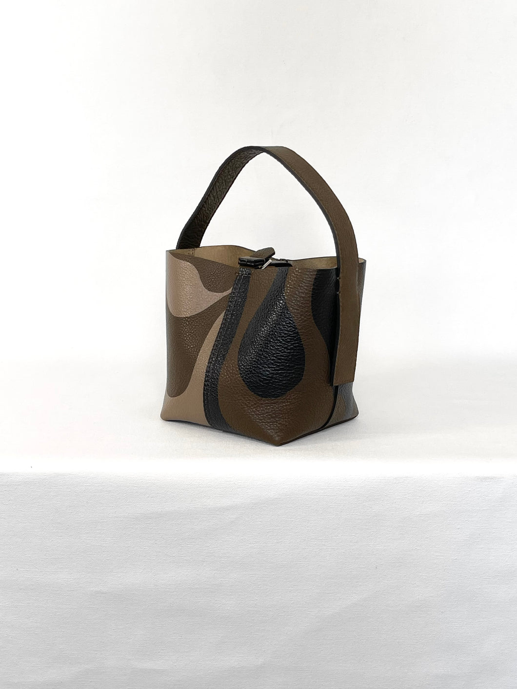 SMALL BUCKET BAG