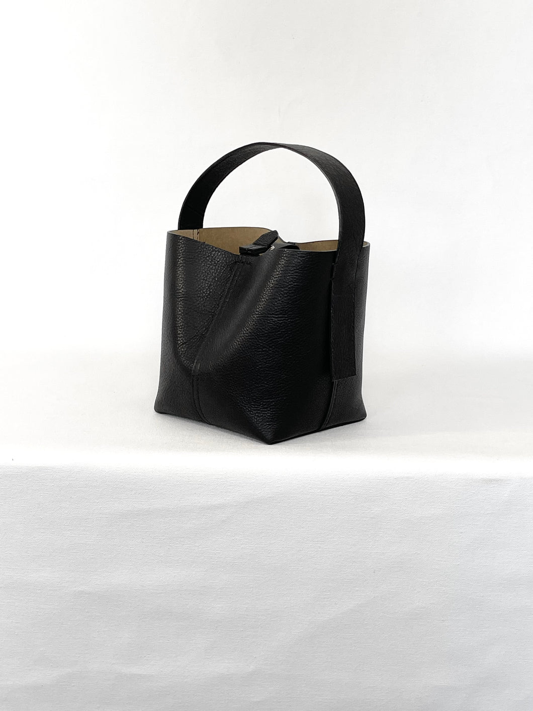 SMALL BUCKET BAG