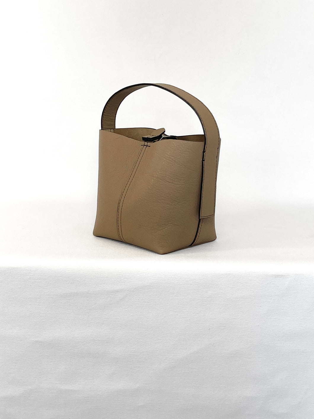 SMALL BUCKET BAG