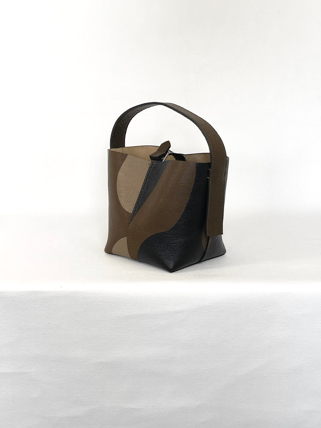 SMALL BUCKET BAG