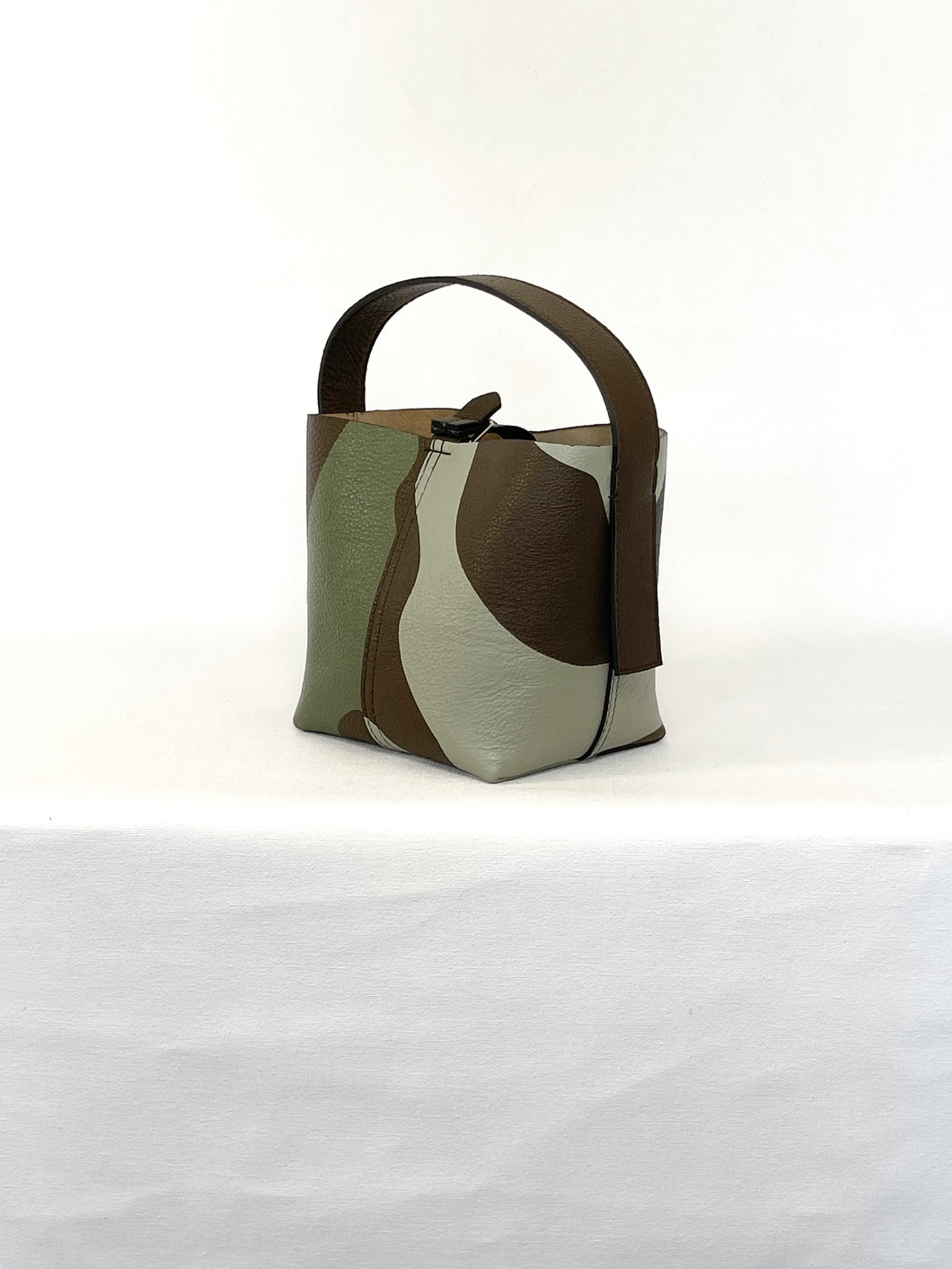 SMALL BUCKET BAG