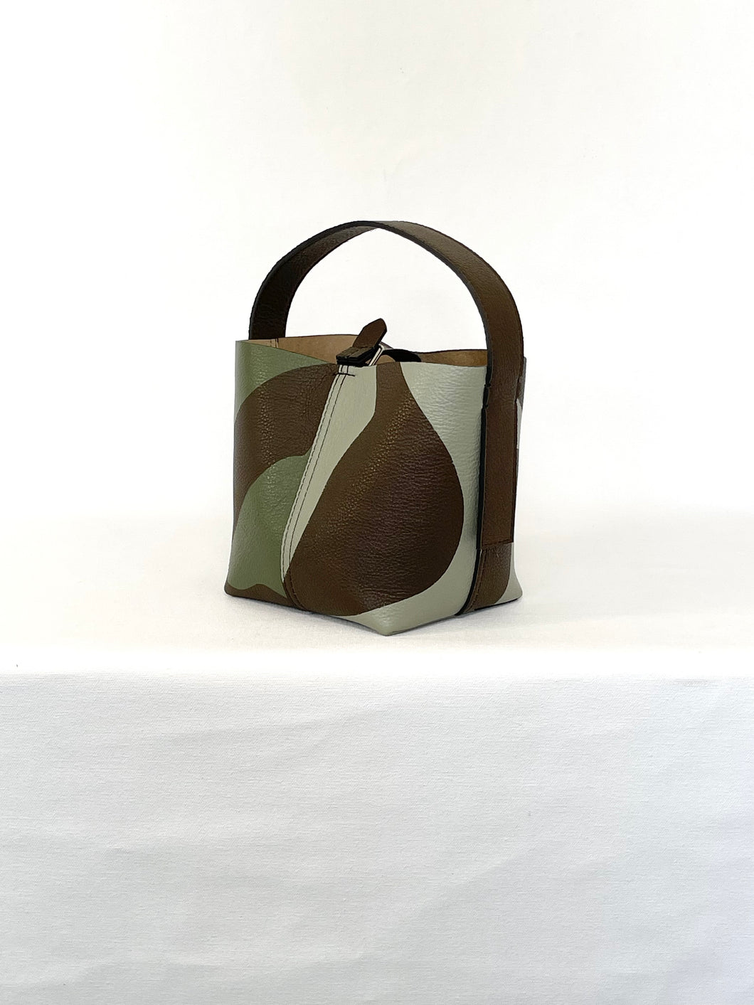 SMALL BUCKET BAG