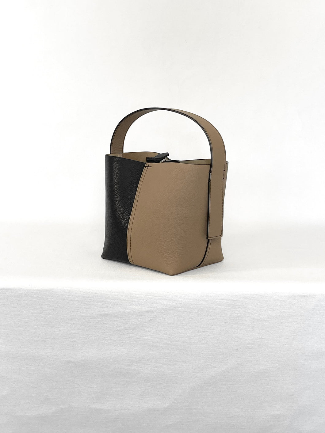 SMALL BUCKET BAG