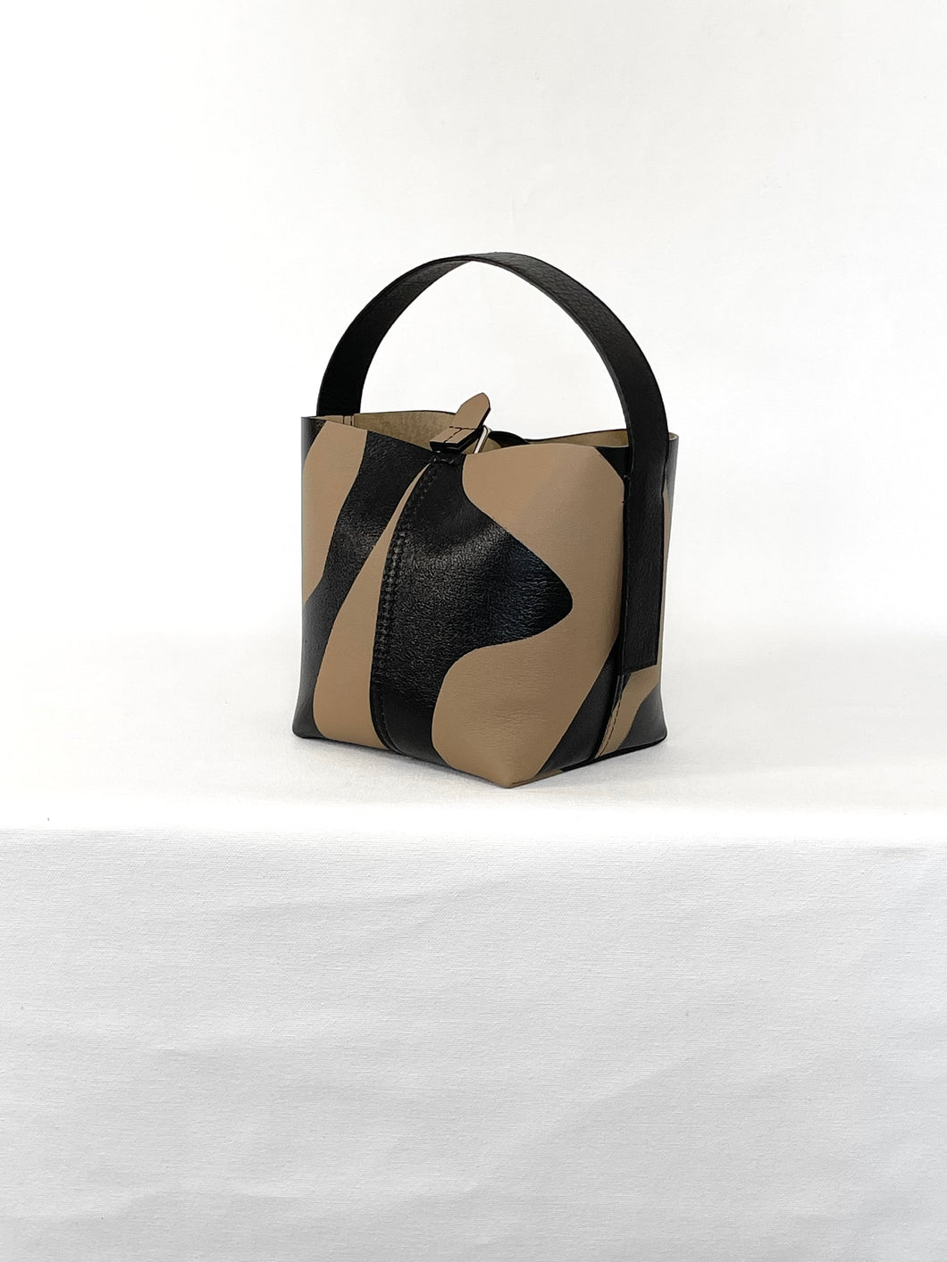 SMALL BUCKET BAG